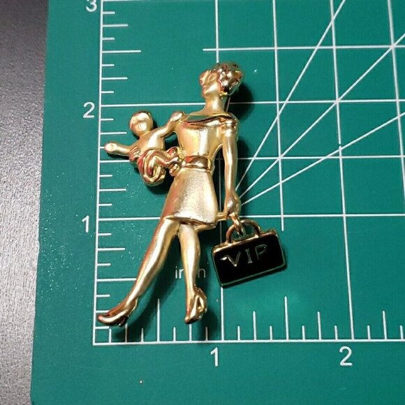 AJC Women's VIP Gold Tone Brooch Working Mom Executive 2.5x 1.5 inch - Picture 3 of 3